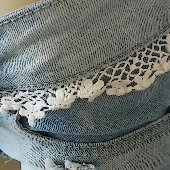 No boundaries Distress Denim Shorts - Picture 2 of 8